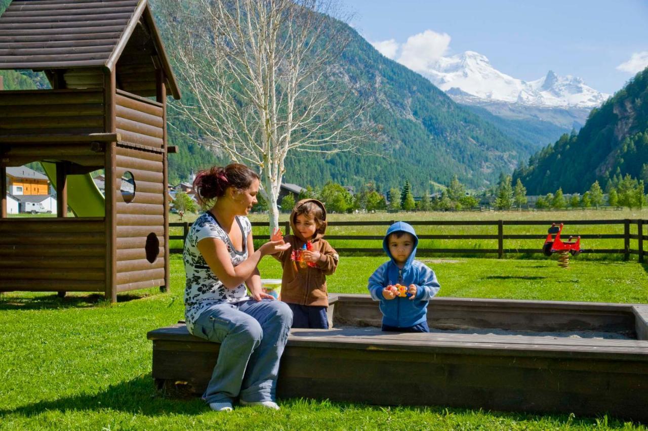 Moderne Dachwohnung Naehe Zermatt Mit Balkon Tasch Ngoại thất bức ảnh
